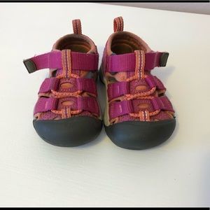 Keen Toddler Girl size 4